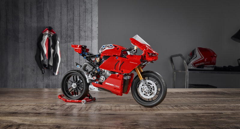 Lego Technic Ducati V4 R