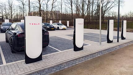 Tesla'dan Yangın Bölgelerindeki Sürücülere Ücretsiz Şarj Desteği
