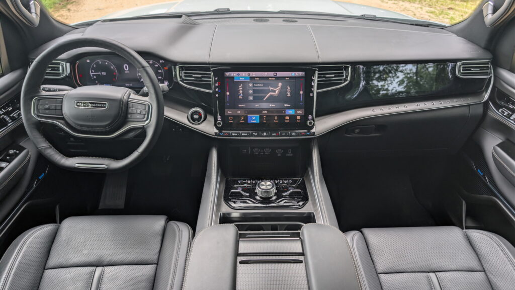 2026 Jeep Grand Wagoneer L: Lüks ve Performansın Dev İsmi
