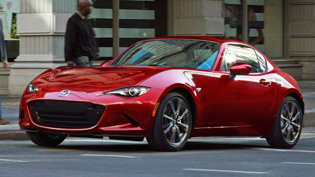 Mazda'nın Yeni Patentleri: Kelebek Kapılı ve Dört Silindirli Bir Spor Otomobil mi Geliyor?