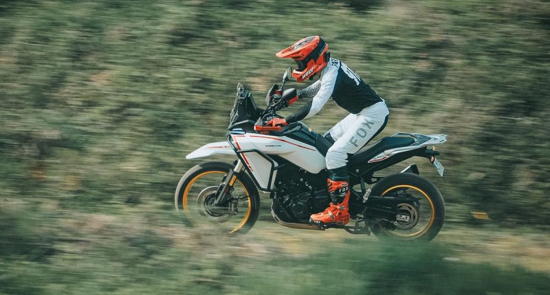 QJ Motor SRT 450 RX İncelemesi: A2 Ehliyet Sınıfının En Donanımlısı