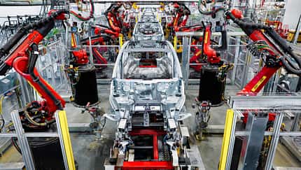Tesla'dan Çelişkili Tablo: Rekor Satışlara Rağmen Beklentiler Neden Karşılanamadı?