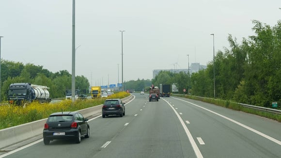 Belçika'da Otoyol Ücretsiz Dönemi Sona Eriyor: 2027'den İtibaren Vinyet Geliyor