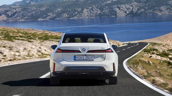 Elektrikli Otomobiller: Çevreci Bir Tercihten Öte Enerji Güvenliği Meselesi mi?