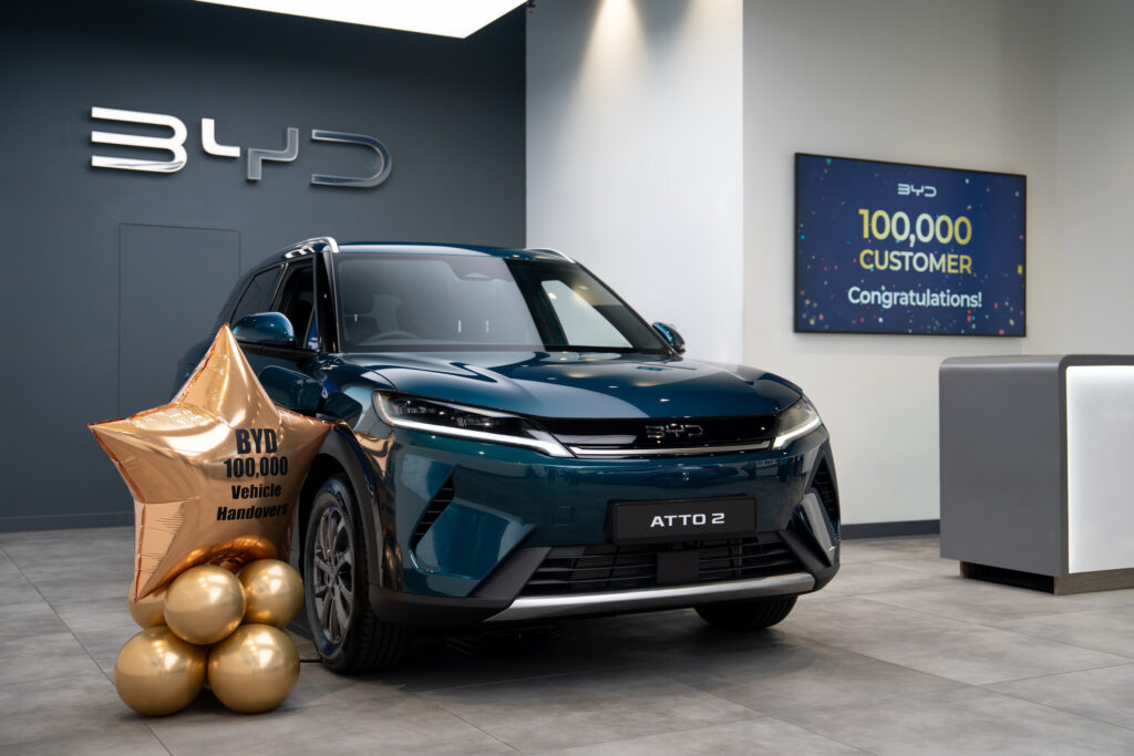 BYD İngiltere'de 100 Bin Satış Barajını Hızla Aştı