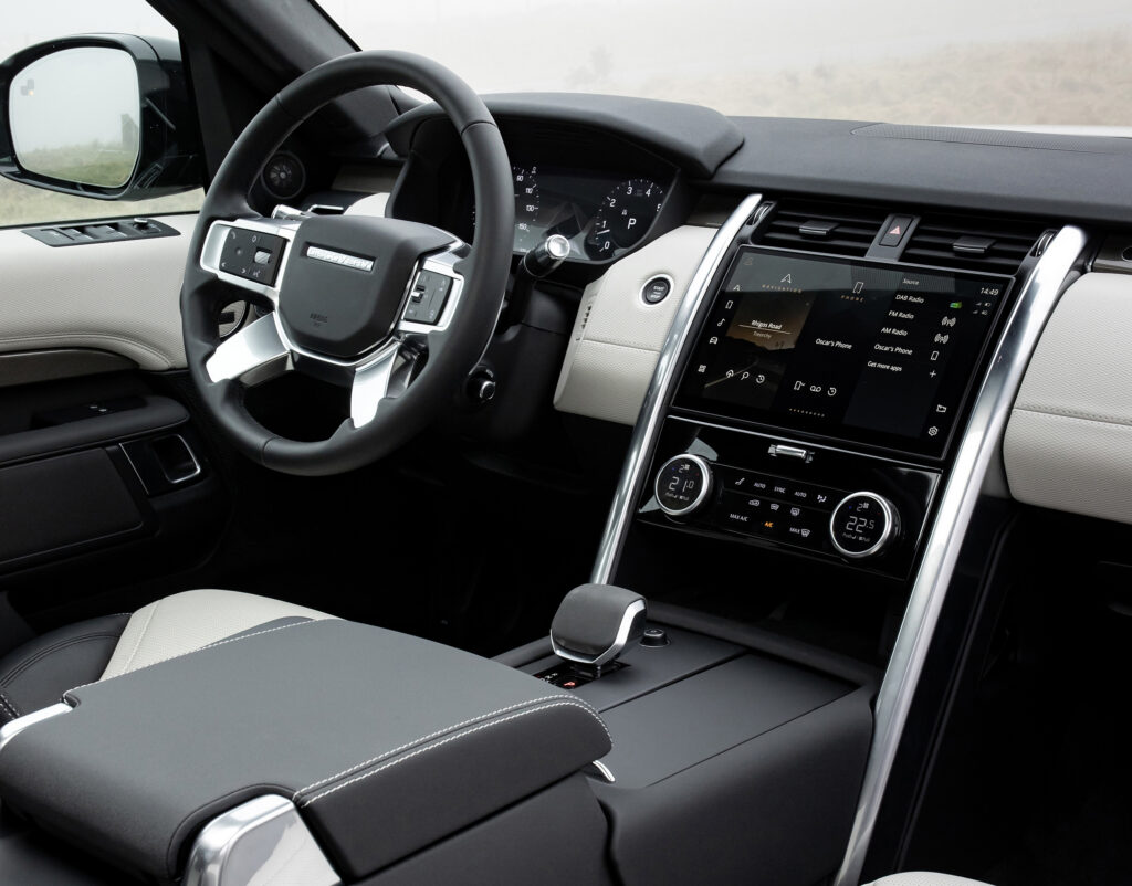 Land Rover Discovery Modellerinde Geri Görüş Kamerası Sorunu: Çözüm İçin Matkap Kullanılacak