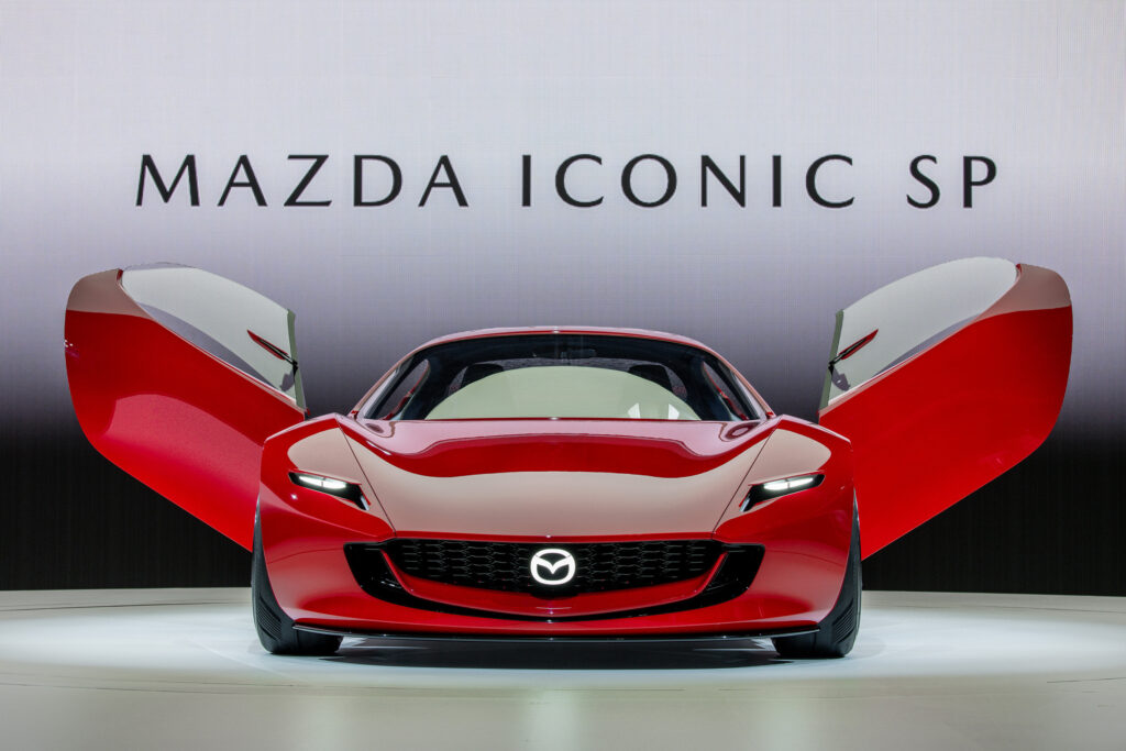 Mazda'nın Yeni Patentleri: Kelebek Kapılı ve Dört Silindirli Bir Spor Otomobil mi Geliyor?