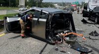 Zincirleme Kazada Tesla Cybertruck İkiye Bölündü