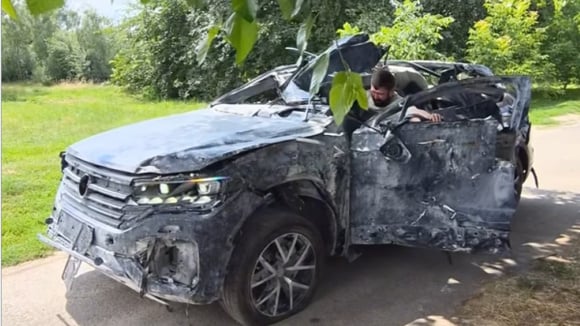 Savaşın Ortasında Volkswagen Touareg: Enkaz Halindeki SUV Hala Çalışıyor