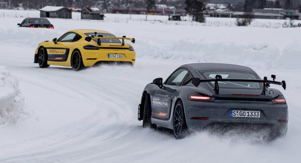 Porsche Cayman Üzerinde Çocuklarını Gezdiren Babaya Ağır Ceza