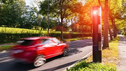 Almanya'da Hız Denetimleri Hakkında Kritik Hız Cezası Kararı