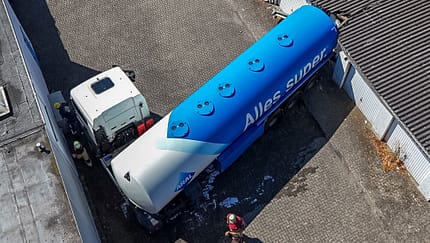 Tanker kazası sonrası kurtarma operasyonu: Tanker sıkıştı!
