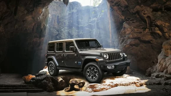 JLR ve Stellantis İş Birliği: Defender Modelleri ABD'de Üretilecek