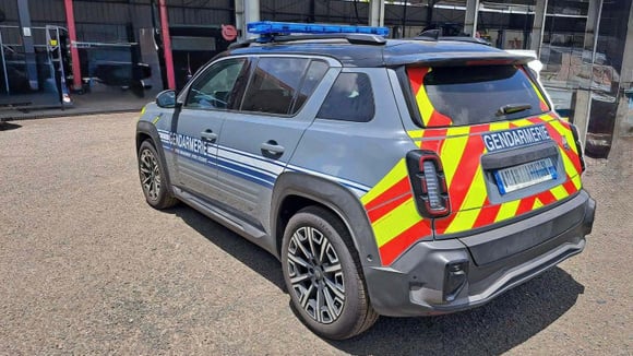 Jandarma filosunda Renault 4 E-Tech ve Audi RS3 sürprizi