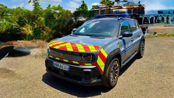 Jandarma filosunda Renault 4 E-Tech ve Audi RS3 sürprizi
