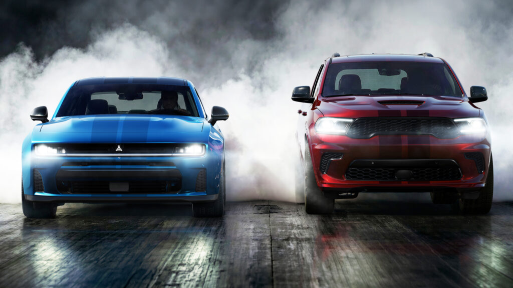 Dodge Charger ve Durango Yenilikleri: Manuel Vitesli Drift Canavarları ve Özel Renkler