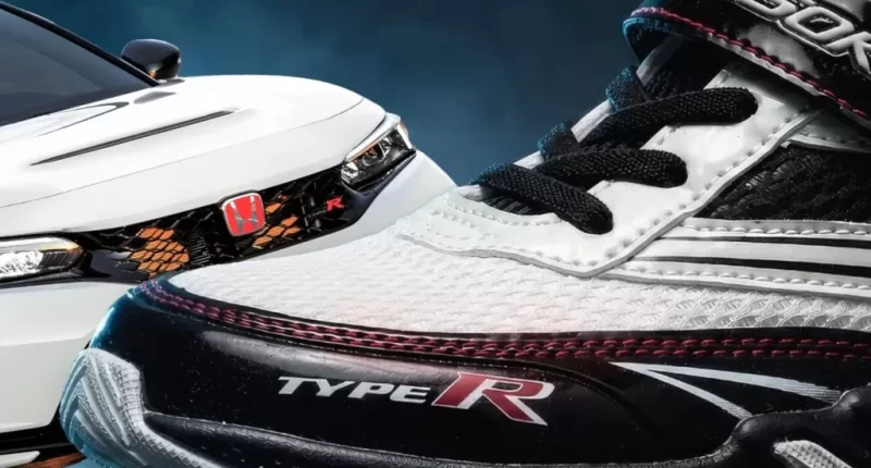 Minik Hayranlar İçin Honda Civic Type R Tasarımlı Ayakkabılar
