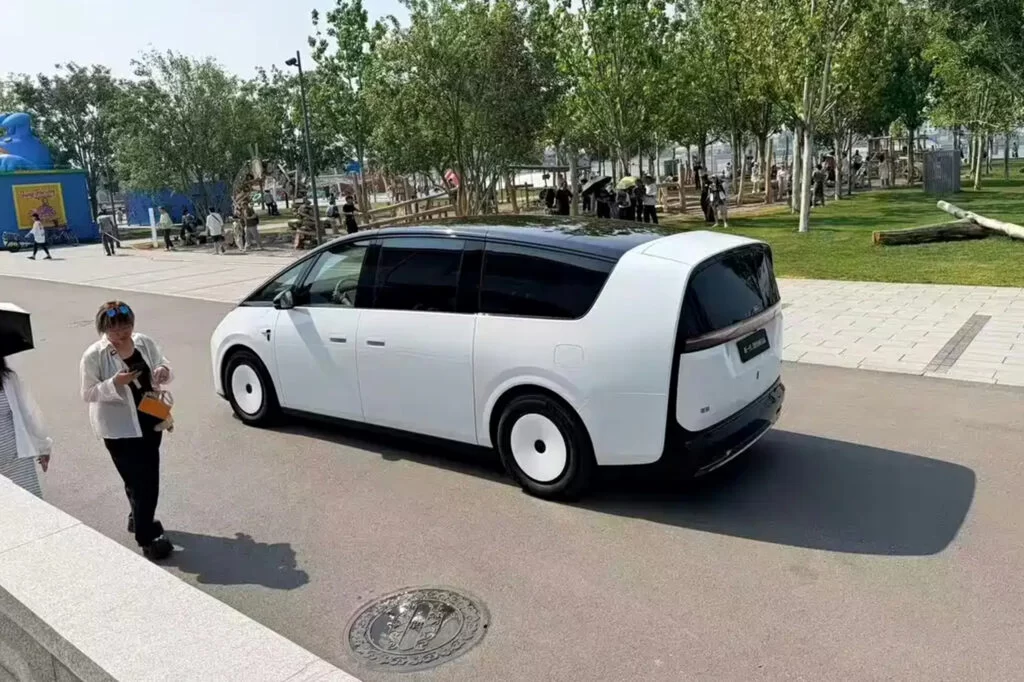 Yeni Li Auto Mega: Elektrikli Minivan Dünyasında İddialı Güncelleme
