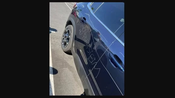 Plaka kaynaklı vandalizm: Otomobil sahipleri hedefte