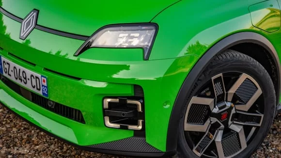 Renault 5 E-Tech fiyatlarında stratejik hamle: Almanya'da indirim rüzgarı