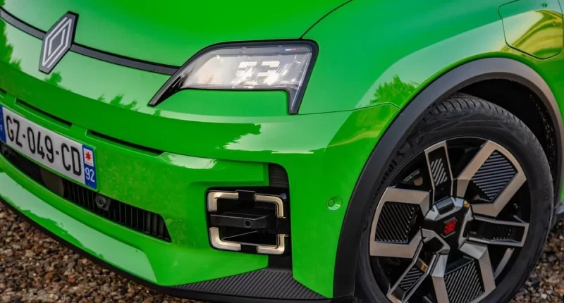 Renault 5 E-Tech fiyatlarında stratejik hamle: Almanya'da indirim rüzgarı