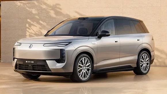 Range Rover Electric ve Çinli Rakibi Denza N8 Rekabeti