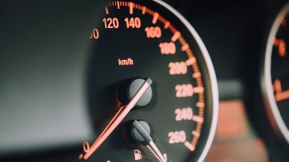Elektrikli araçlarda kilometre vergisi tartışması ve yeni önlemler