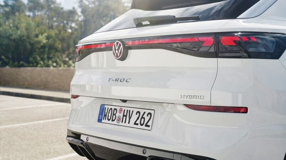 Volkswagen Golf ve T-Roc Hibrit Modelleri: Aradaki Fiyat Farkına Değer mi?