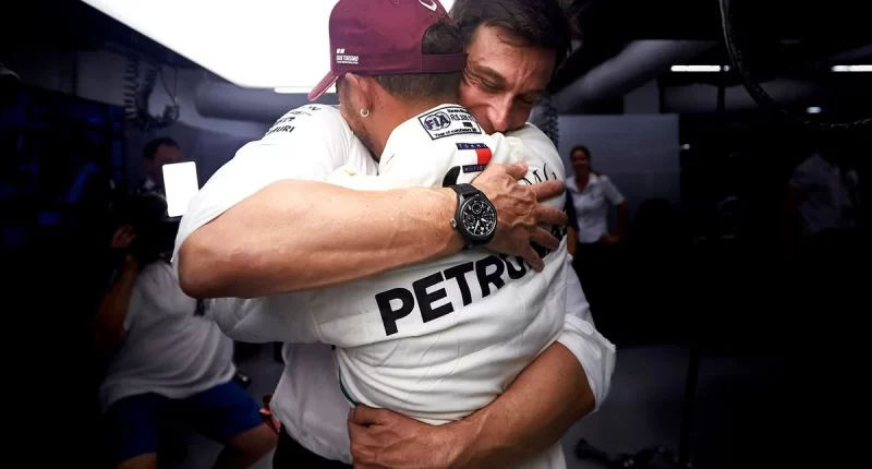 F1 pilot yönetimi - Lewis Hamilton ve Toto Wolff: F1'de Sınırları Zorlayan Özgürlük