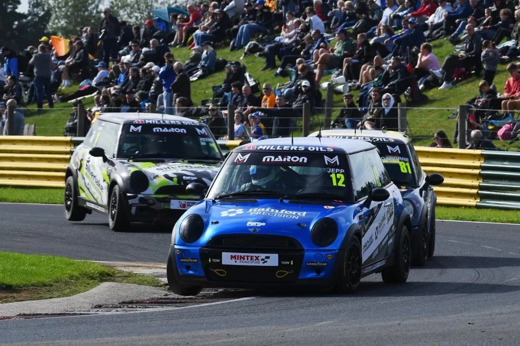 Dries Van Langendonck British F4 şampiyonasında rüzgar gibi esti