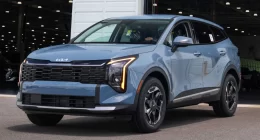 Kia satış rekoru - Kia rekor kırdı: Hibrit modeller satışları zirveye taşıdı