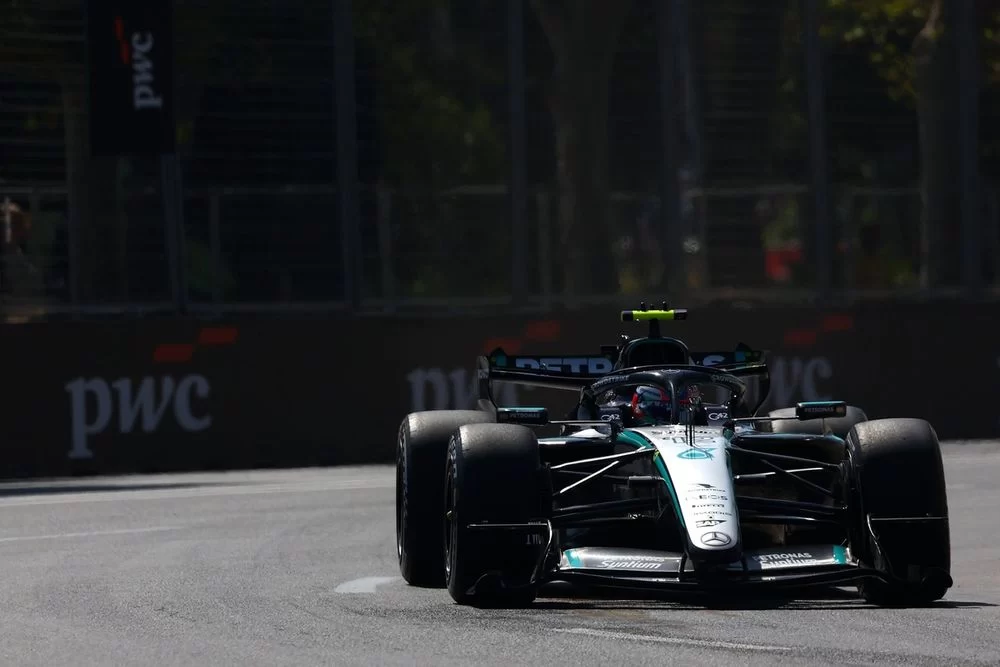 F1 Azerbaycan GP: George Russell zirvede, Kimi Antonelli şoku