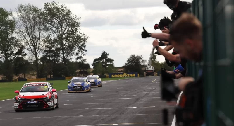 BTCC Croft yarışında Josh Cook zaferi: BTCC Croft heyecanı