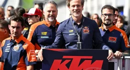 KTM MotoGP maliyet kısıtlama ve tek motosiklet kuralı tartışmalarını değerlendirdi