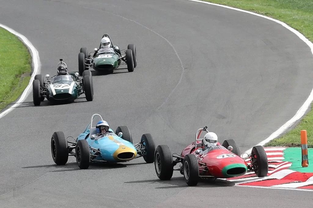 Oulton Park Gold Cup: Callum Grant'in Dominasyonu ve Klasiklerin Geçit Töreni