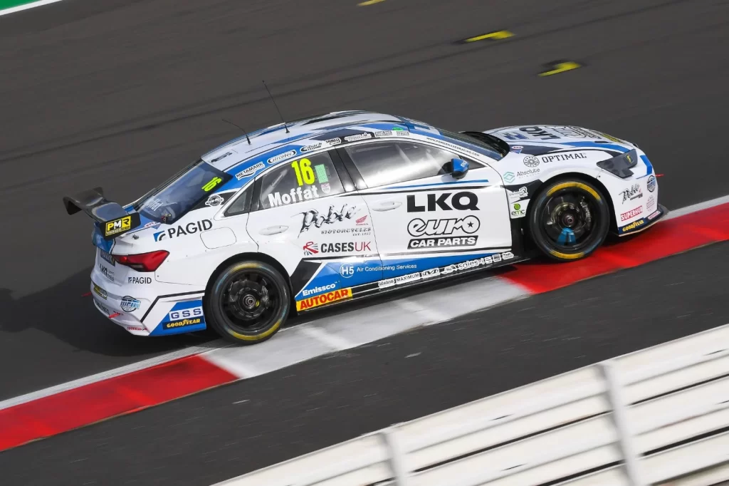 BTCC Silverstone: Mikey Doble'ın Zaferi ile Şampiyonluk Yarışı Kızışıyor