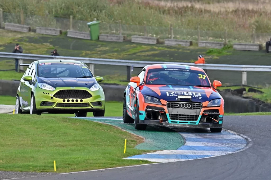 Knockhill gece yarışları otomobil dünyasında yeni bir dönemi başlattı