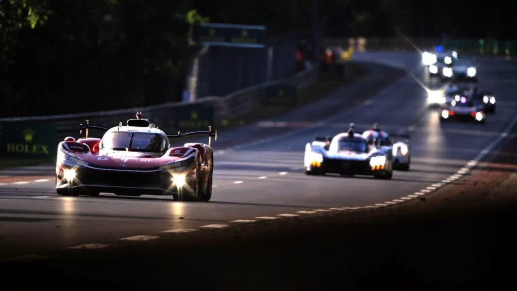 24 Saat Le Mans ve FIA Arasındaki Gerilim: 2027 Değişimi Ne Anlama Geliyor?