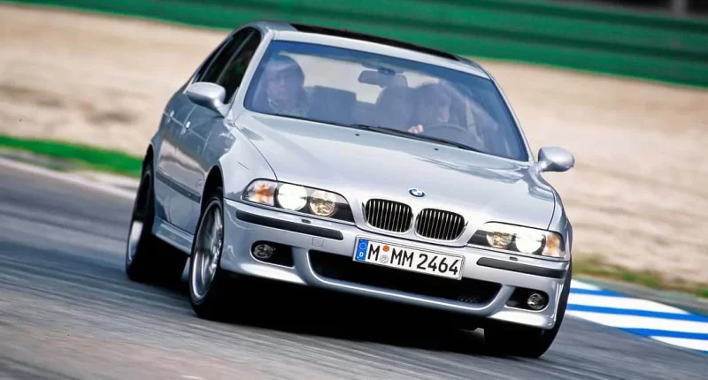 BMW M5 E39: Efsanevi Sportif Sedanın Teknik Analizi