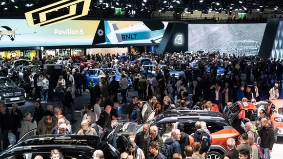 Mercedes VLE kazası: Mondial de l'Auto'da şaşırtan güvenlik açığı