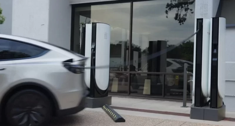 Tesla Emergency Drive Away ile Şarj İstasyonundan Kaçış Dönemi