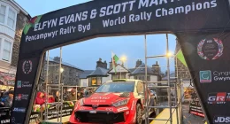 Elfyn Evans ve Toyota GR Yaris ile WRC şampiyonluğu kutlaması