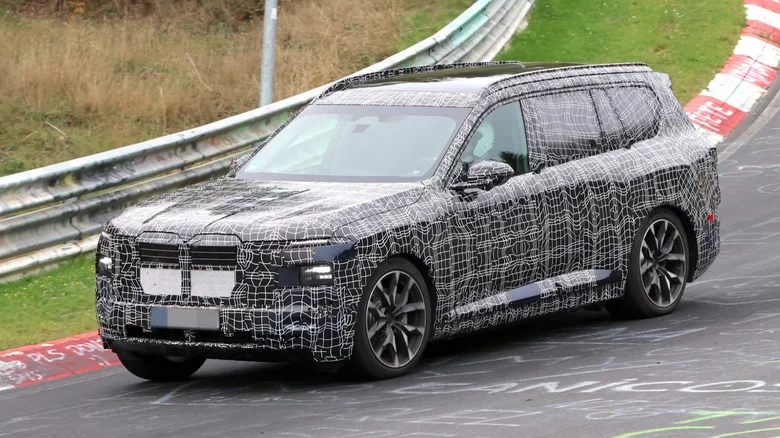 Yeni BMW iX7: Elektrikli Lüksün Üç Sıralı Geleceği Nürburgring'de