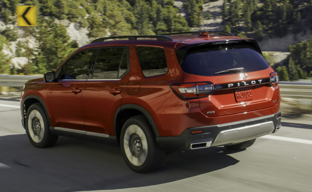 Aday Sürücünün Hız Tutkusu Ailenin Yeni Honda Pilot'una Mal Oldu