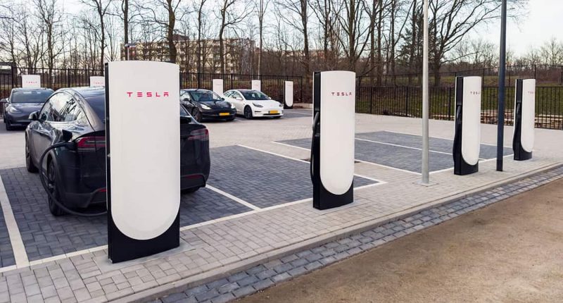 Tesla'dan Yangın Bölgelerindeki Sürücülere Ücretsiz Şarj Desteği