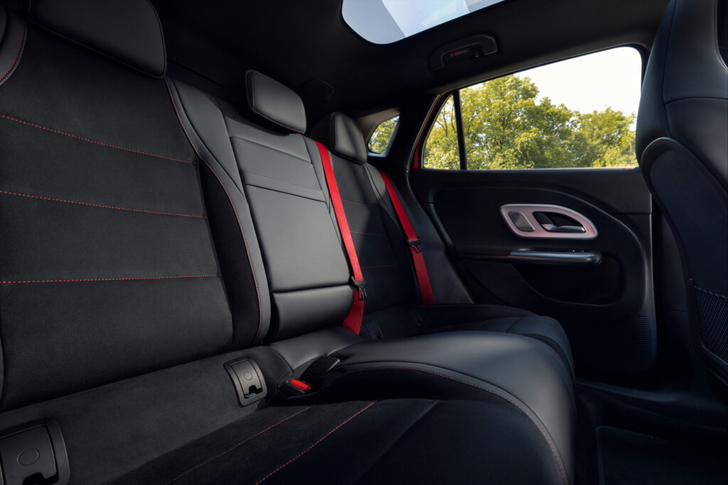 Yeni Mercedes-Benz GLA: Hibrit ve Tam Elektrikli Dönüşüm
