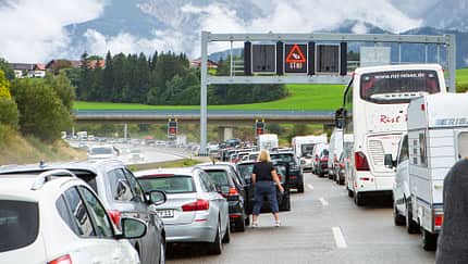 Avusturya Yollarında Kritik Hafta Sonu: Tatilciler ve F1 Trafiği İçin Uyarı