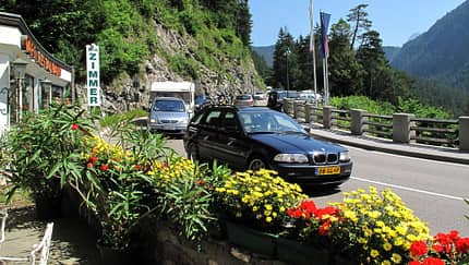 Avusturya'da Fernpass Yolu Kapanıyor: Sürücüleri Bekleyen Trafik Kabusu