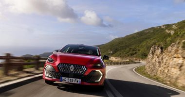 Hangi Renault Clio'yu Seçmeli? E-Tech 160 Hibrit mi, Yoksa 1.2 TCe 115 EDC mi?