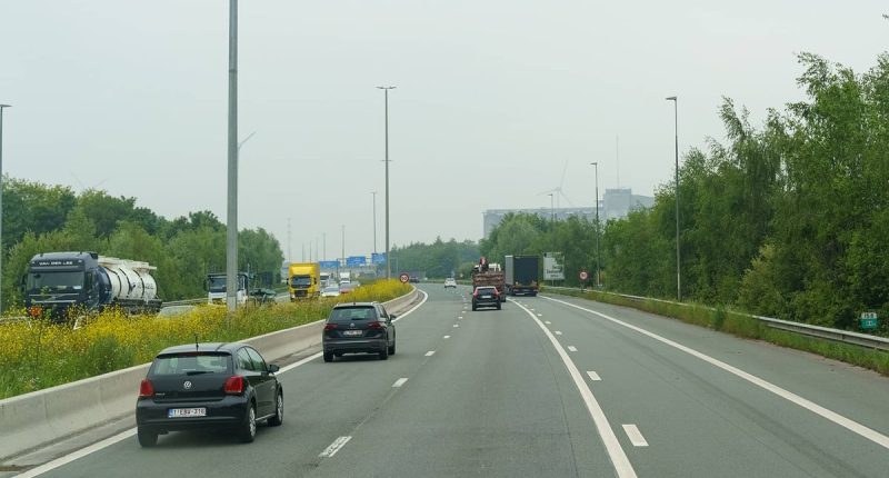 Belçika'da Otoyol Ücretsiz Dönemi Sona Eriyor: 2027'den İtibaren Vinyet Geliyor